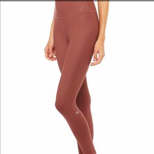 Alo High Waisted Airbrush leggings in Earth
